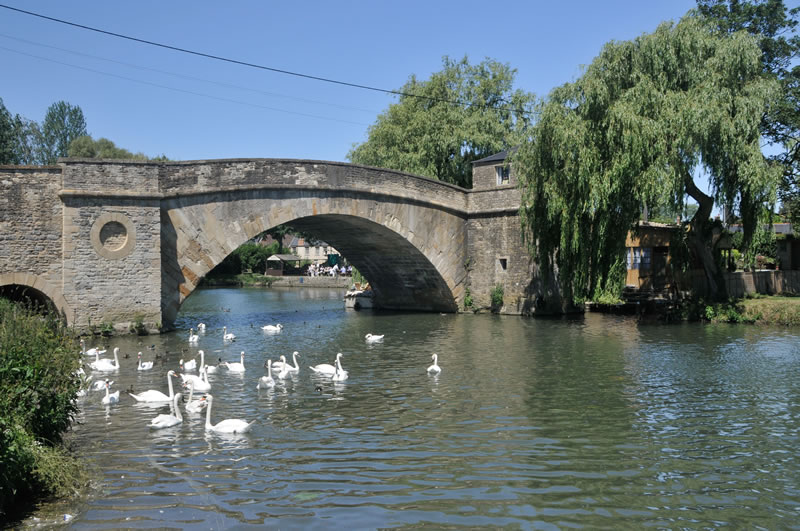 Lechlade-River-Thames-2.jpg